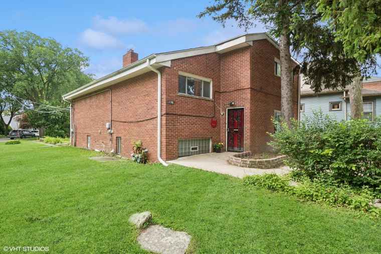 Photo of 2208 Foster St Unit A Evanston, IL 60201