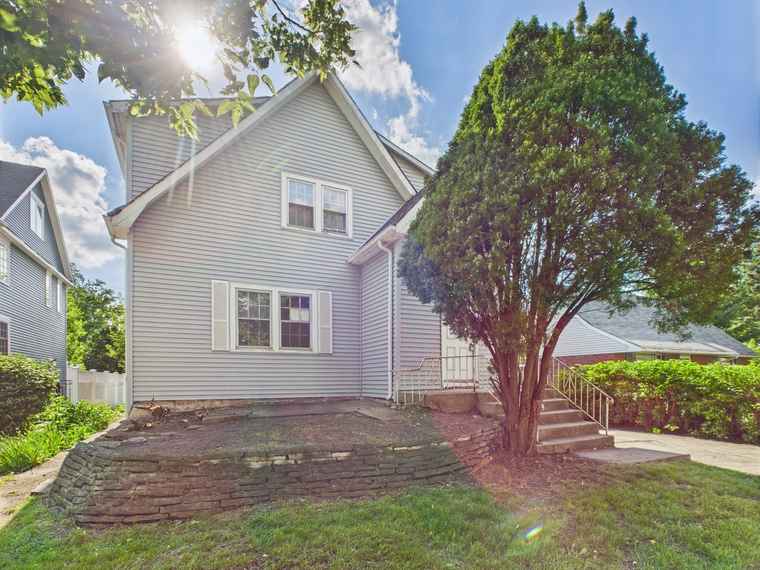 Photo of 422 Mills St Hinsdale, IL 60521