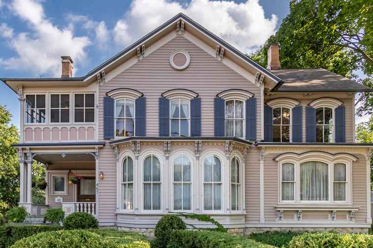 Photo of 467 E Chicago St Elgin, IL 60120