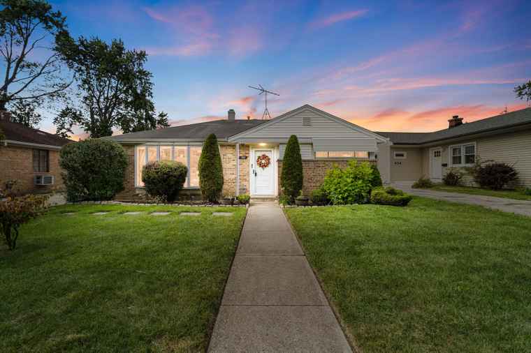 Photo of 930 S 3rd Ave Des Plaines, IL 60016