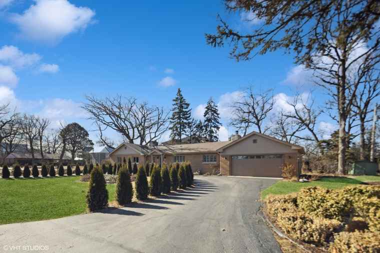 Photo of 31 Hickory Dr Oak Brook, IL 60523