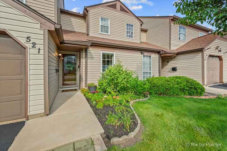 Photo of 521 Nebraska Cir Carol Stream, IL 60188