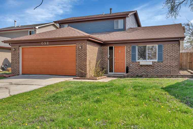 Photo of 1 Red Wing Ct Woodridge, IL 60517