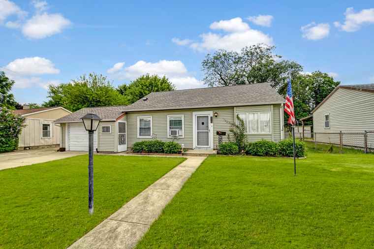 Photo of 515 Concord Ave Romeoville, IL 60446