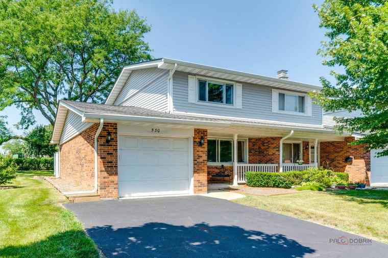 Photo of 530 Wiltshire Ct Schaumburg, IL 60193