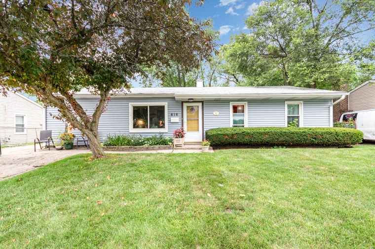 Photo of 616 Parkside Cir Streamwood, IL 60107
