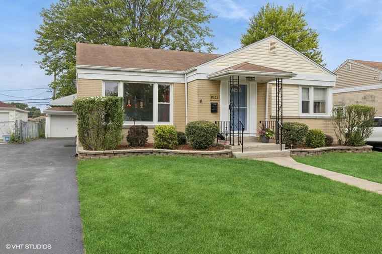 Photo of 1922 Mayfair Ave Westchester, IL 60154