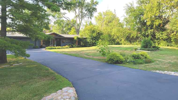Photo of 83 Wildwood Dr Barrington, IL 60010