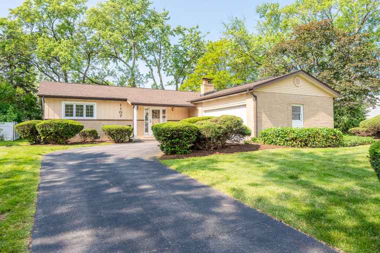 Photo of 1107 Belair Dr Darien, IL 60561