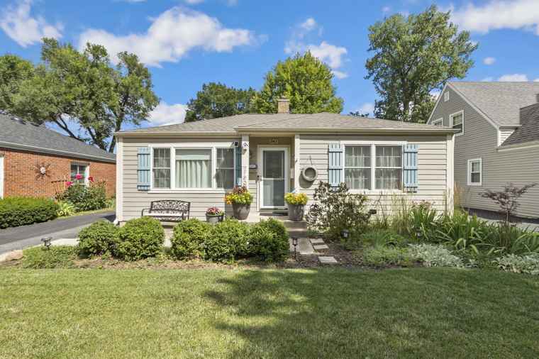 Photo of 341 N Schiller St Palatine, IL 60067