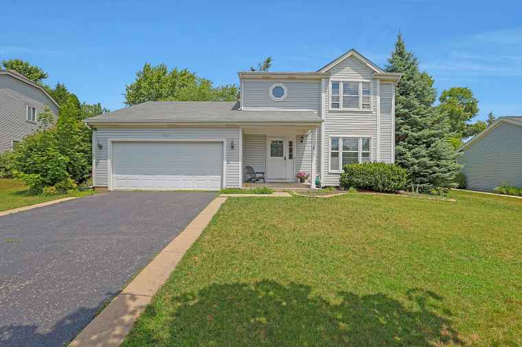 Photo of 710 Cimarron Dr Cary, IL 60013