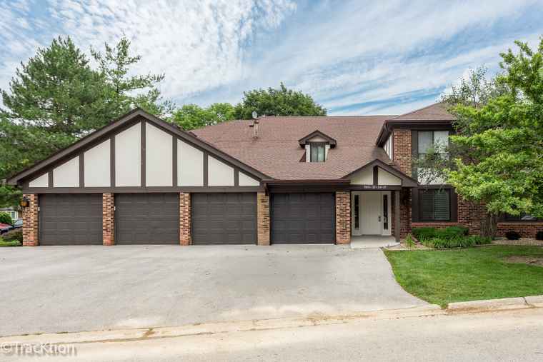 Photo of 5825 Doe Cir #5825 Westmont, IL 60559