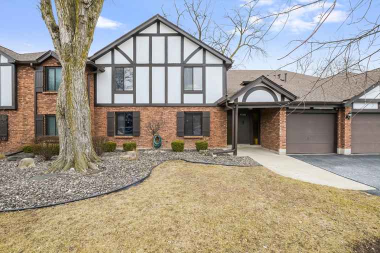 Photo of 11151 Cottonwood Dr Unit 19C Palos Hills, IL 60465