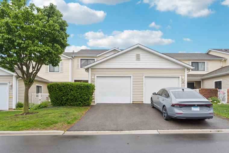 Photo of 12 N Waterford Dr #0 Schaumburg, IL 60194