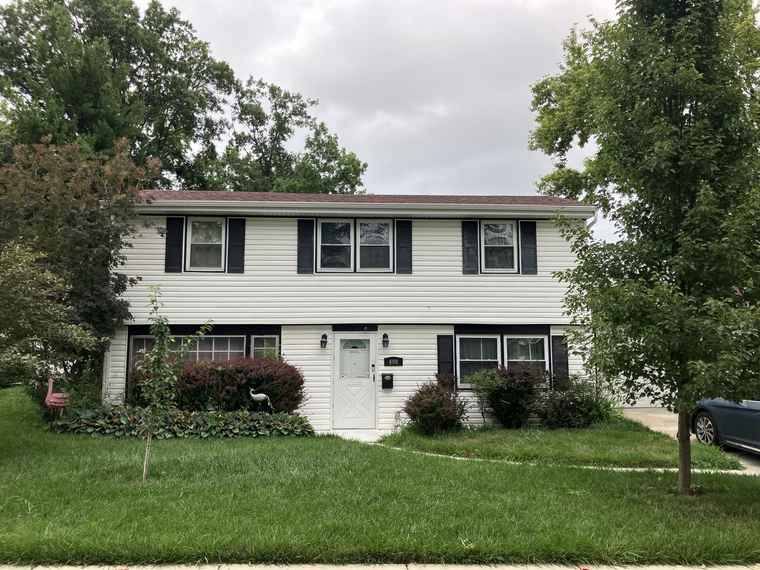 Photo of 400 Tee Ln Carpentersville, IL 60110