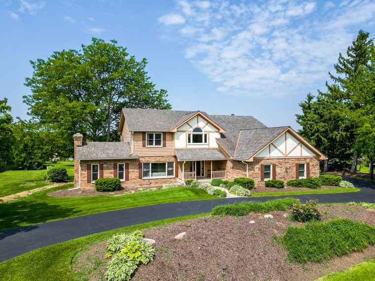 Photo of 1520 Daybreak Dr Libertyville, IL 60048
