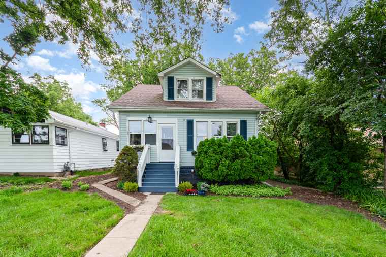 Photo of 741 S Jackson St Hinsdale, IL 60521