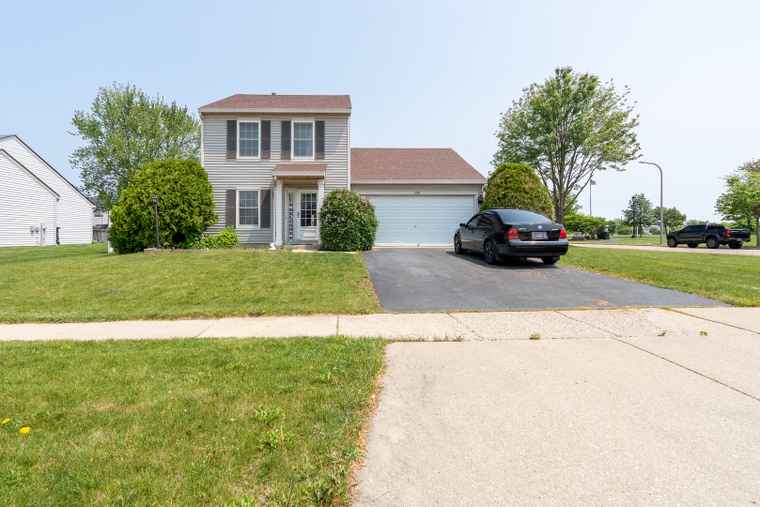 Photo of 1370 Marleigh Ln South Elgin, IL 60177