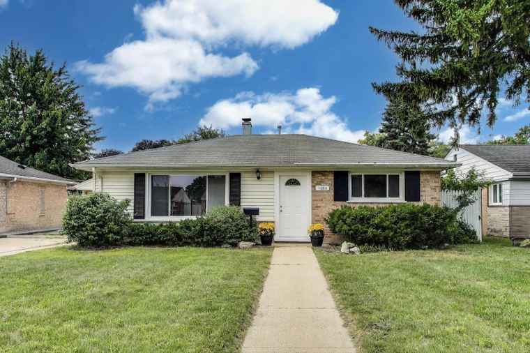 Photo of 1080 S 6th Ave Des Plaines, IL 60016