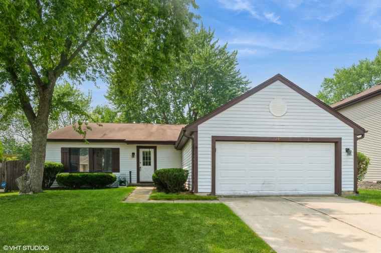Photo of 208 Albert Dr Vernon Hills, IL 60061