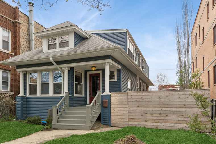 Photo of 3720 W Giddings St Chicago, IL 60625