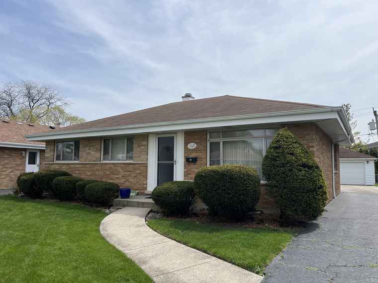 Photo of 11121 Martindale Dr Westchester, IL 60154