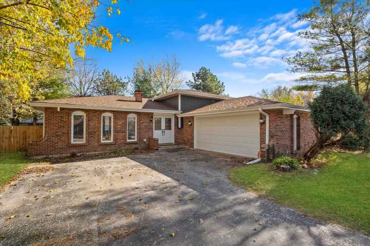 Photo of 18227 Olde Farm Rd Lansing, IL 60438