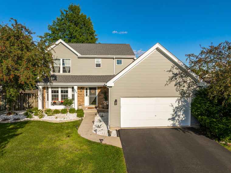 Photo of 500 Half Moon Ct Oswego, IL 60543