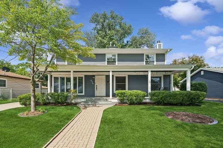 Photo of 636 N Greenview Ave Mundelein, IL 60060