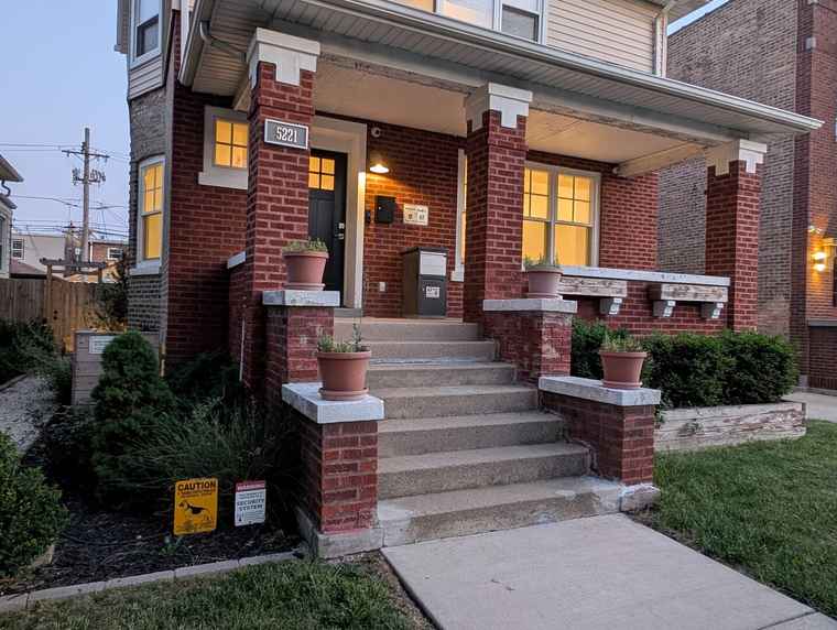 Photo of 5221 W Cornelia Ave Chicago, IL 60641