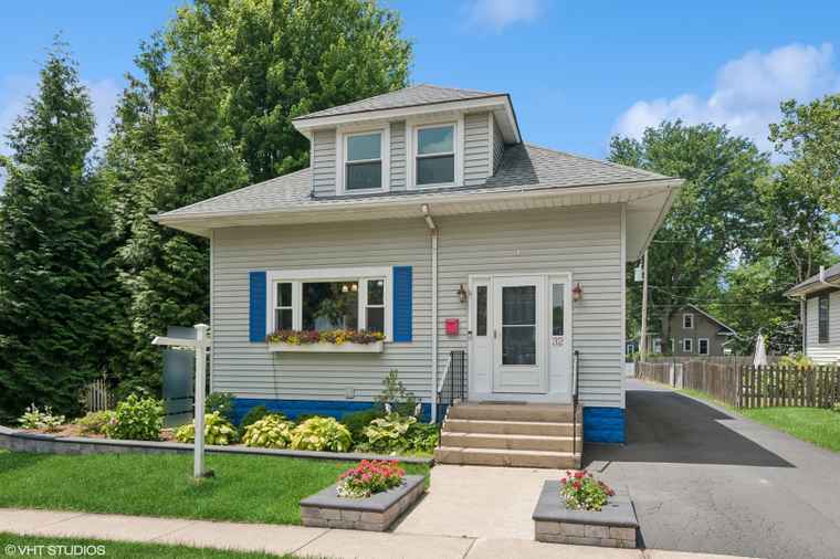 Photo of 32 Anderson Blvd Geneva, IL 60134
