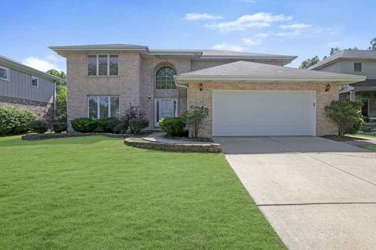Photo of 441 Wheeler Dr Lemont, IL 60439