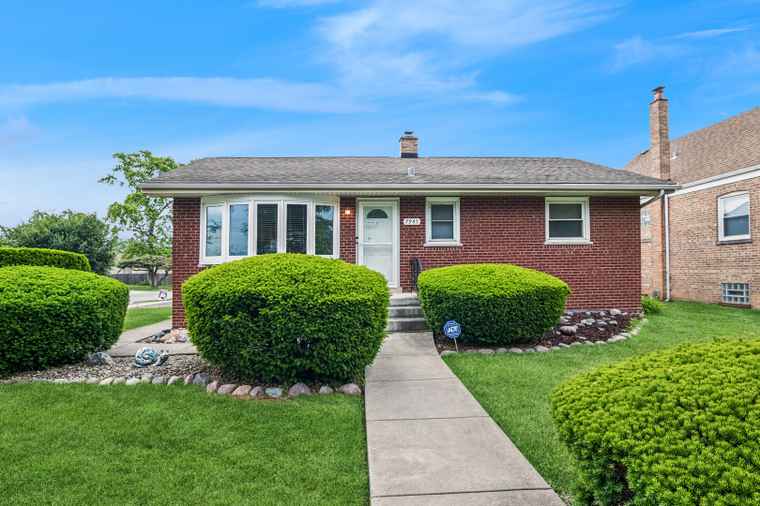 Photo of 7945 Lawler Ave Burbank, IL 60459