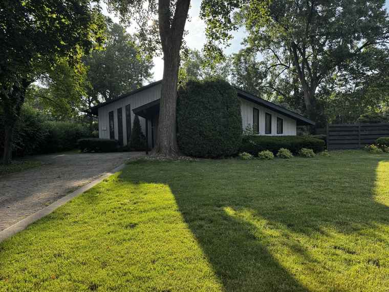 Photo of 37 Sheffield Ln Oak Brook, IL 60523