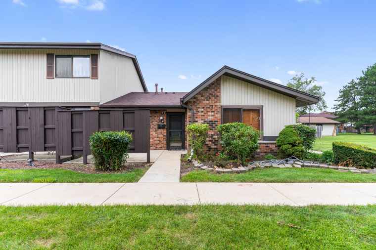 Photo of 17 Tower Ct #17 Downers Grove, IL 60516