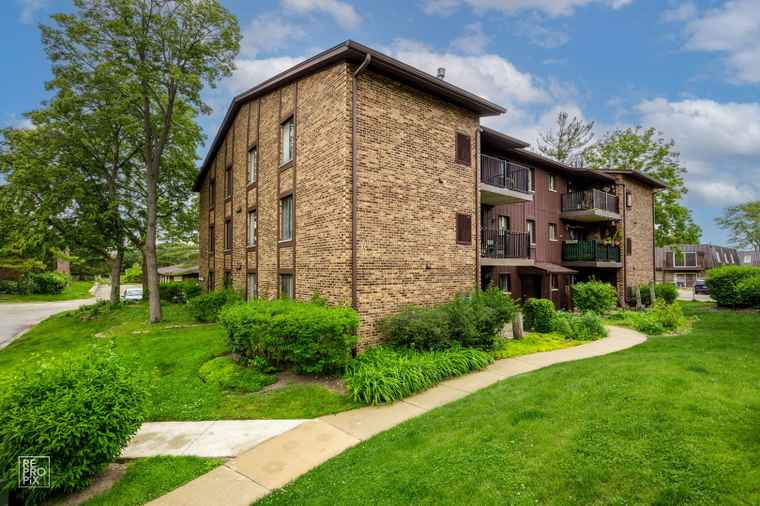Photo of 68 W 64th St #104 Westmont, IL 60559