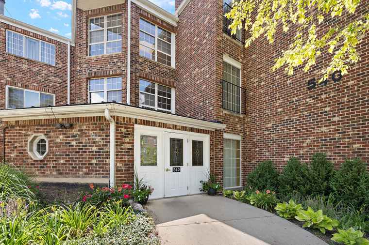 Photo of 540 Biesterfield Rd #213 Elk Grove Village, IL 60007