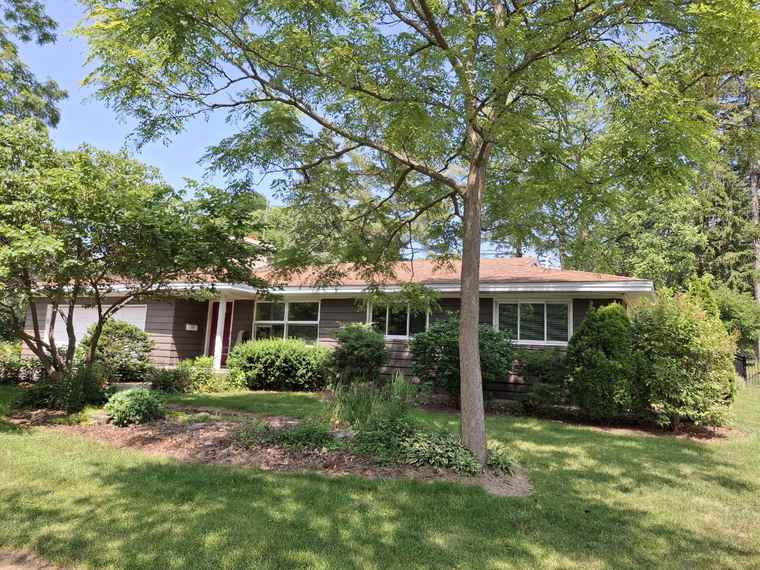 Photo of 121 N. Parkside Ave Glen Ellyn, IL 60137