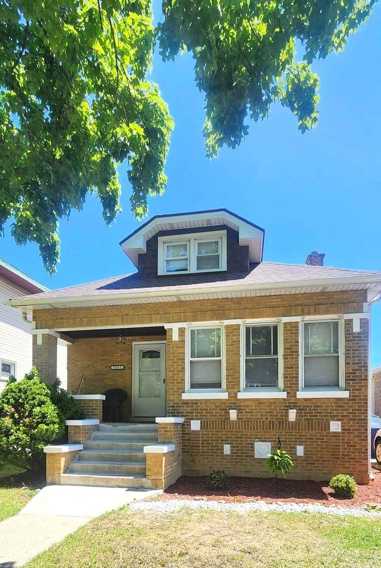 Photo of 1605 S 16th Ave Maywood, IL 60153