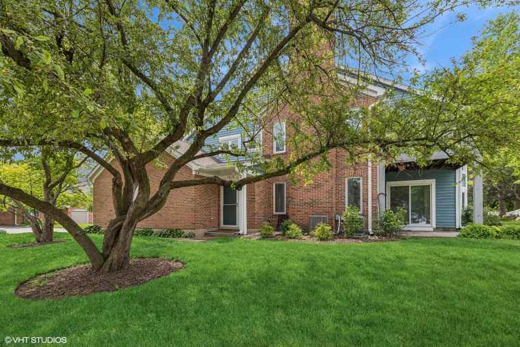 Photo of 1518 N Kendal Ct Arlington Heights, IL 60004