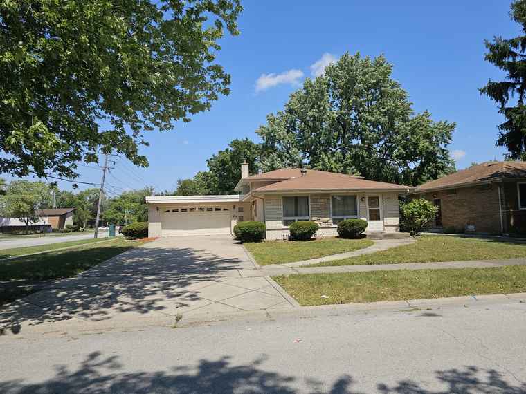 Photo of 808 E 165th Pl South Holland, IL 60473