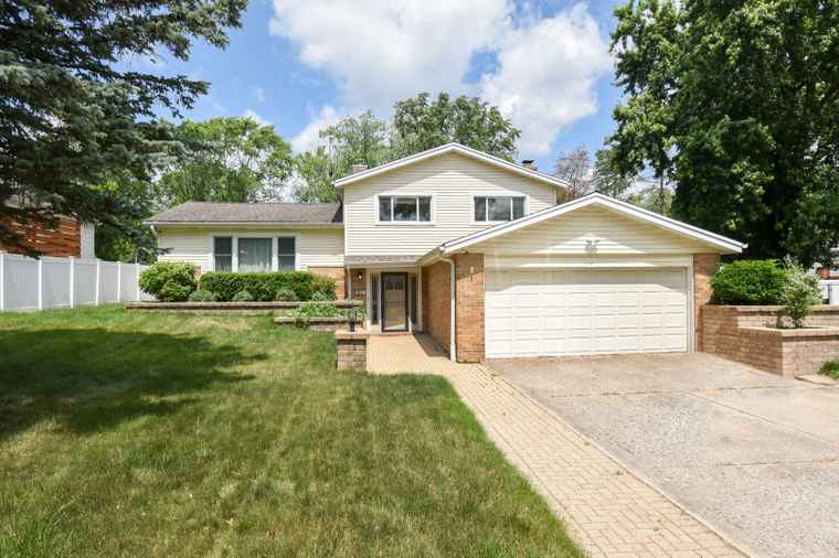 Photo of 1026 Timber Ln Darien, IL 60561