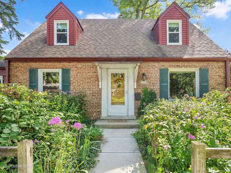 Photo of 1319 Childs St Wheaton, IL 60187