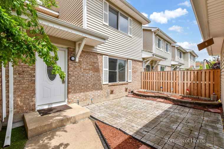 Photo of 18 Woodsorrel Pl Woodridge, IL 60517