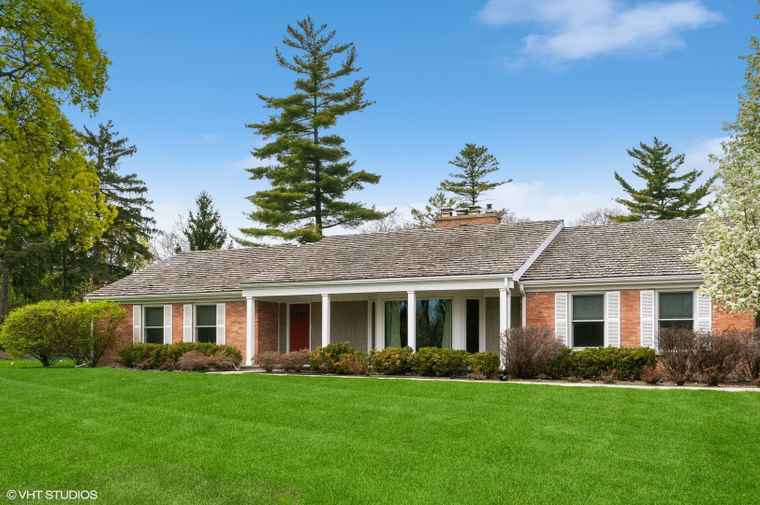Photo of 380 Deerpath Sq Lake Forest, IL 60045