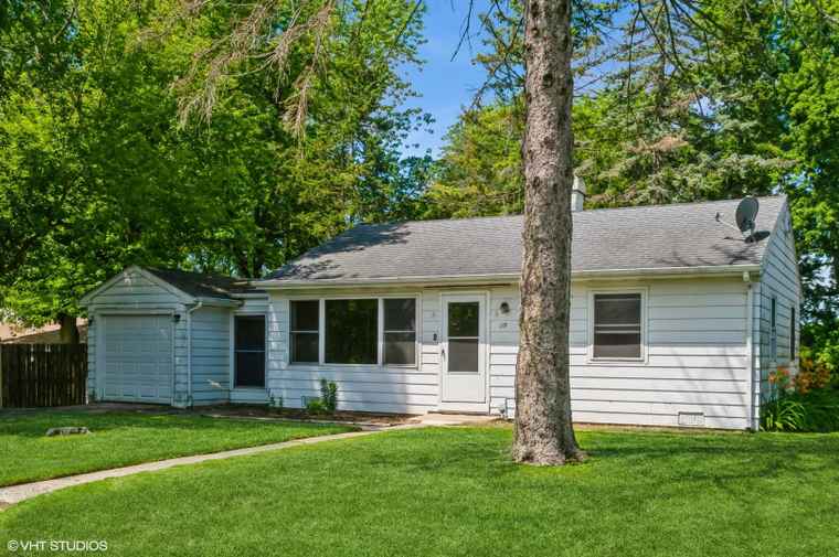 Photo of 110 Lakewood Dr Antioch, IL 60002