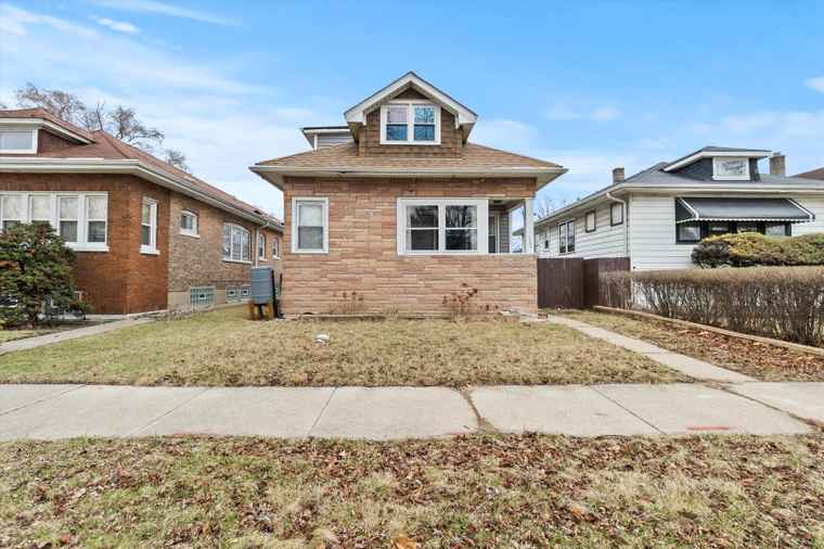 Photo of 1227 S 19th Ave Maywood, IL 60153