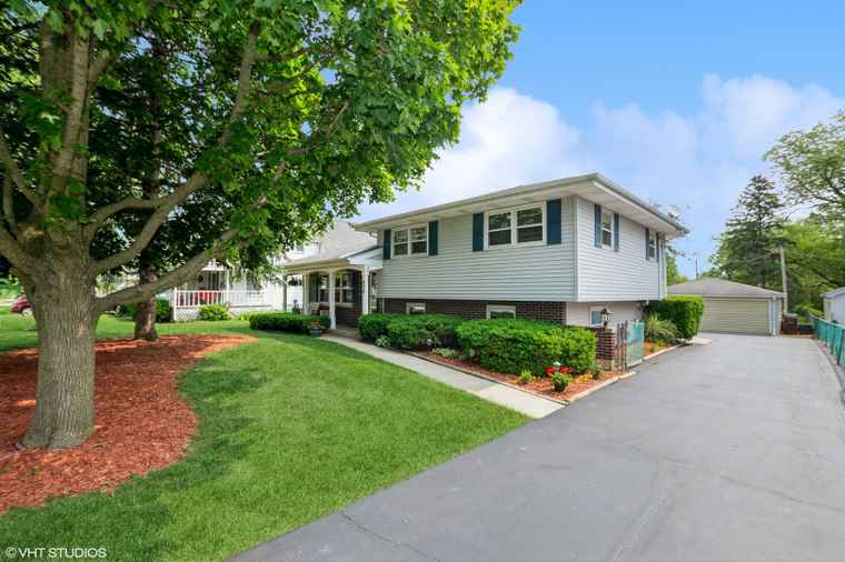 Photo of 408 S Cedar Rd New Lenox, IL 60451