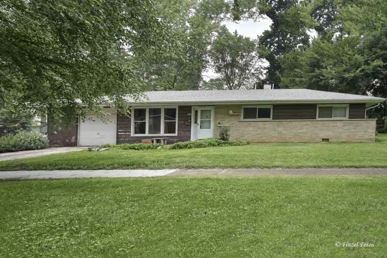 Photo of 557 Willard Ave Elgin, IL 60120