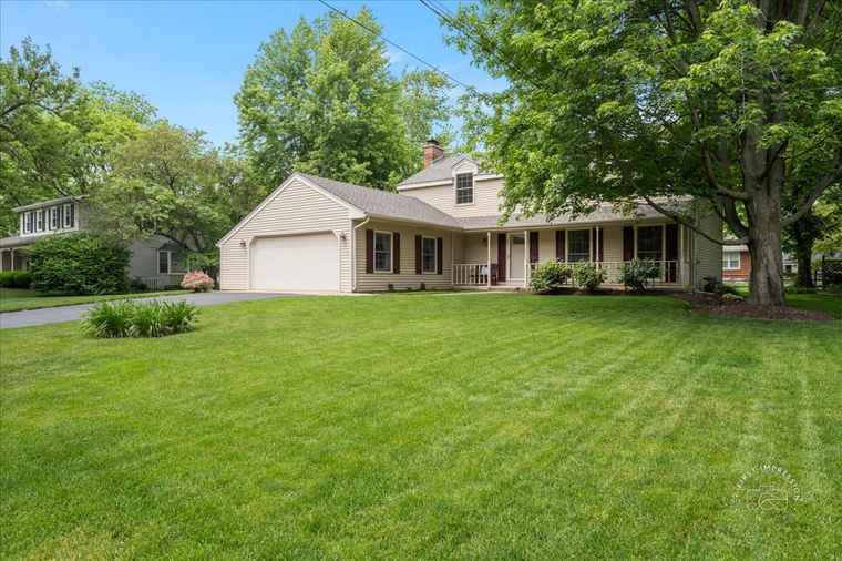 Photo of 505 Waubonsee Trl Batavia, IL 60510